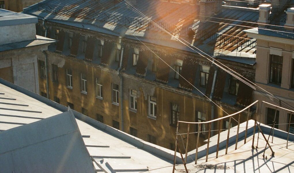 découvrez ce qu'est la gentrification, ses impacts sur les quartiers urbains, et comment elle transforme les communautés locales.