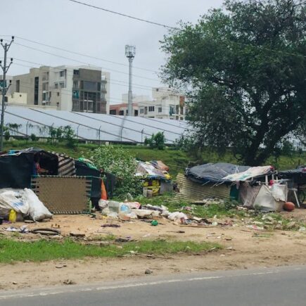 découvrez les causes, les conséquences et les solutions innovantes pour lutter contre le sans-abrisme, un défi majeur de notre société.
