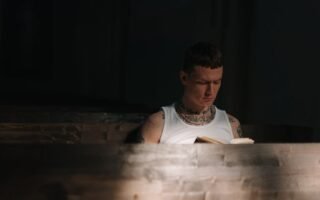 découvrez le parcours, les performances et les actualités du joueur de tennis italien jannik sinner, étoile montante du circuit atp. biographie, palmarès, résultats et analyses.