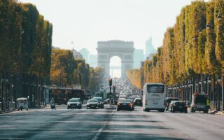 découvrez les détails de l'incendie majeur à paris : causes, impact et mesures prises pour la sécurité des habitants.