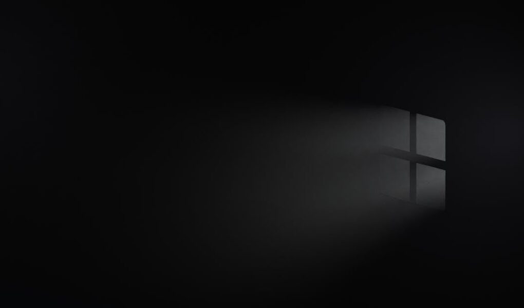 découvrez l'émerveillement des rayons de lumière mystérieux qui illuminent l'obscurité, créant une atmosphère envoûtante et fascinante.