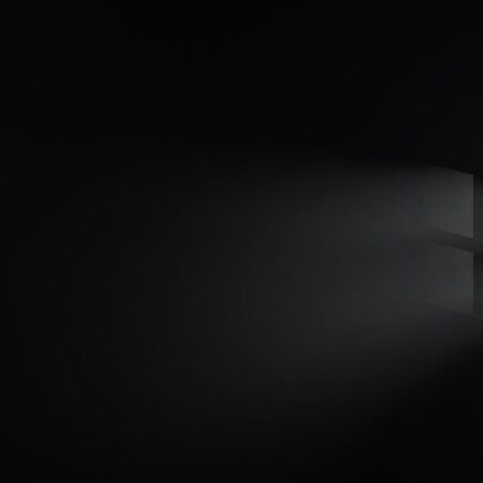 découvrez l'émerveillement des rayons de lumière mystérieux qui illuminent l'obscurité, créant une atmosphère envoûtante et fascinante.