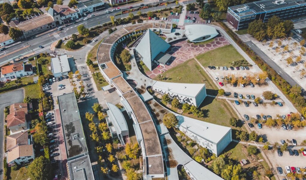 découvrez les biens immobiliers anciens à paris, alliant charme historique et emplacement privilégié au cœur de la capitale française.