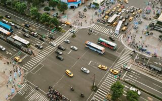 découvrez tout ce qu'il faut savoir sur les transports en commun : avantages, fonctionnement, astuces pour se déplacer facilement et écologiquement en ville.