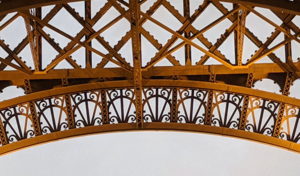 découvrez les investissements du qatar à paris, leur impact économique et les projets majeurs contribuant au développement urbain et financier de la capitale française.