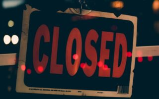 informations à jour sur les fermetures de magasins, y compris les dates, raisons et impacts pour les clients.