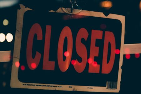 informations à jour sur les fermetures de magasins, y compris les dates, raisons et impacts pour les clients.