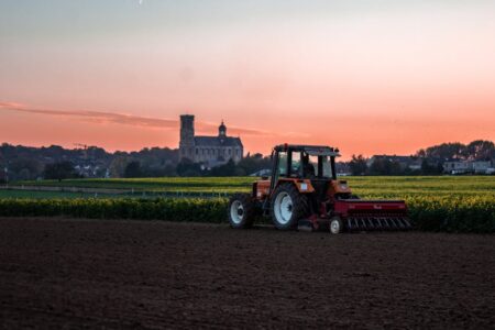 découvrez notre sélection de tracteurs puissants et fiables pour tous vos travaux agricoles. performances optimales et technologie avancée au service de votre exploitation.