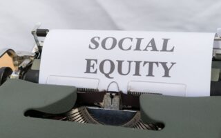 découvrez les politiques anti-voiture visant à réduire l'usage des véhicules personnels pour favoriser des villes plus durables et améliorer la qualité de vie.