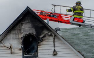 incendie de bâtiment : causes, prévention et mesures de sécurité essentielles pour protéger les personnes et les biens.