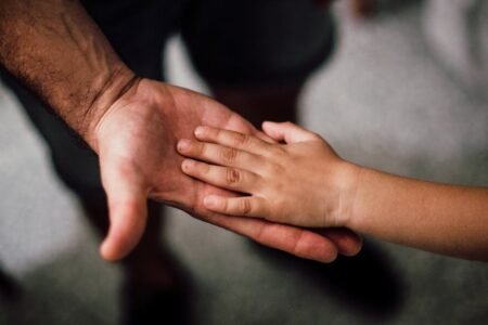 découvrez les meilleures pratiques et ressources pour assurer la protection des enfants et garantir leur sécurité et bien-être.