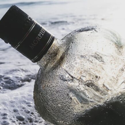 découvrez tout sur la cold wave : style musical sombre et atmosphérique des années 80, influencé par le post-punk et la new wave.