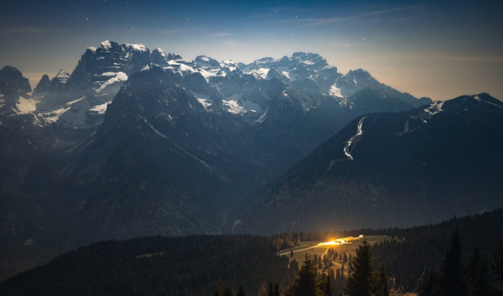 découvrez les mystères et les beautés des errances nocturnes à travers des récits captivants et des expériences uniques sous le clair de lune.