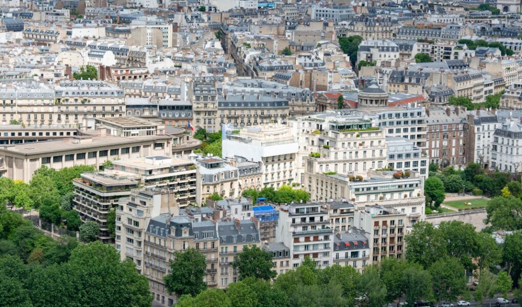 analyse de la baisse de population à paris : causes, conséquences et perspectives pour la capitale française.