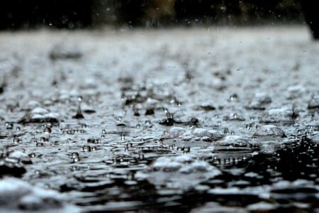 découvrez tout sur la pluie : phénomènes, impacts et conseils pour profiter des jours pluvieux.