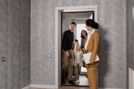 découvrez les raisons derrière la baisse du nombre d'acheteurs et ses impacts sur le marché actuel.