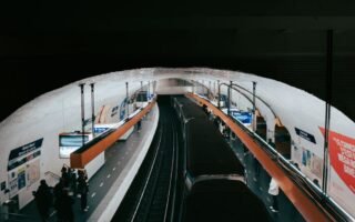 découvrez le train corail économique pour voyager de bordeaux à paris confortablement et à petit prix. réservez dès maintenant votre billet pour un trajet rapide et agréable.