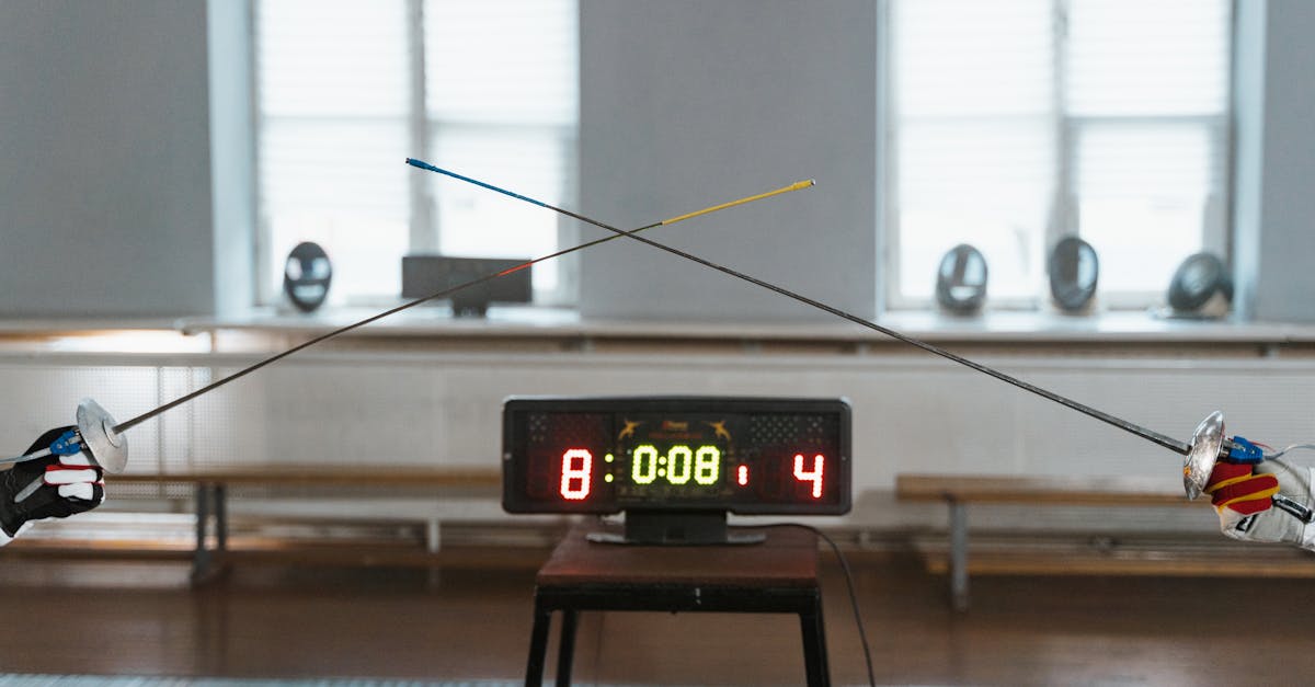 découvrez tout sur le fencing : techniques, équipements et conseils pour pratiquer ce sport d'escrime passionnant en toute sécurité.