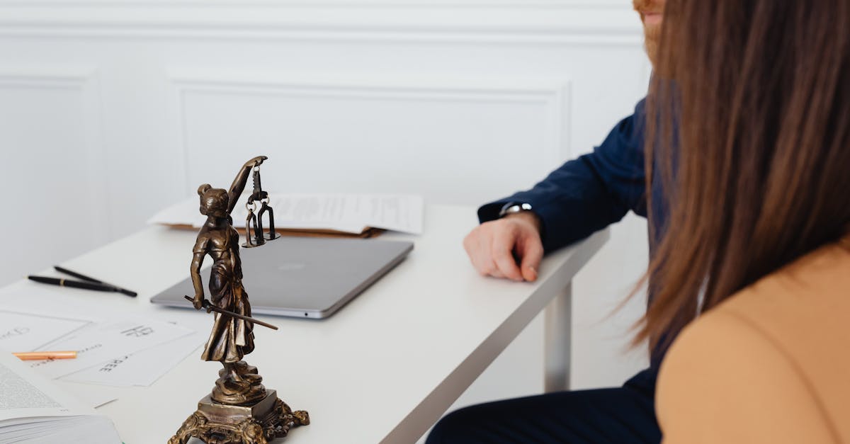 découvrez les principes fondamentaux de la justice, son rôle dans la société et comment elle garantit l'équité et les droits de chacun.