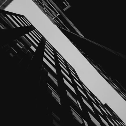 découvrez l'histoire et les étapes de la construction de la tour montparnasse, un emblème architectural de paris.