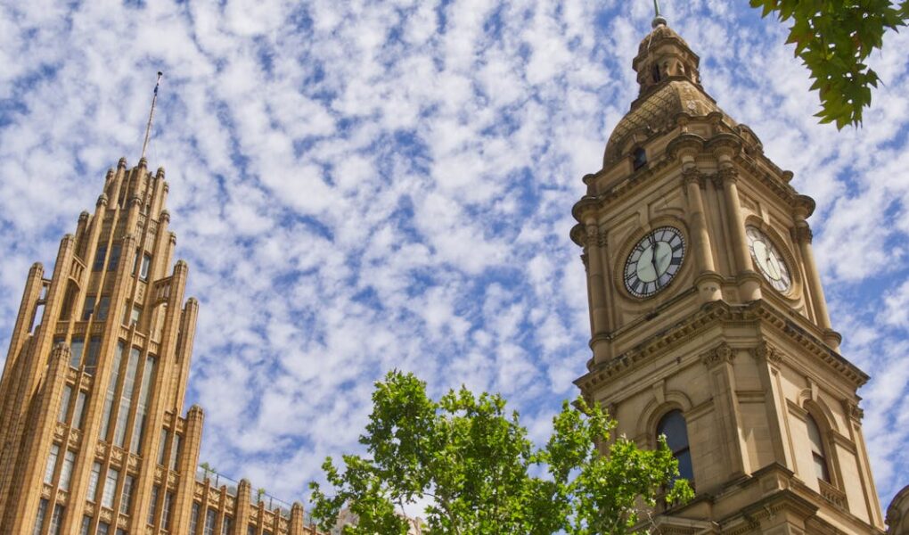 découvrez les informations sur la propriété de la tour montparnasse, un symbole emblématique de paris, et son historique de gestion.