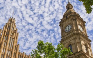 découvrez les informations sur la propriété de la tour montparnasse, un symbole emblématique de paris, et son historique de gestion.