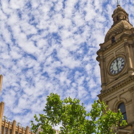 découvrez les informations sur la propriété de la tour montparnasse, un symbole emblématique de paris, et son historique de gestion.