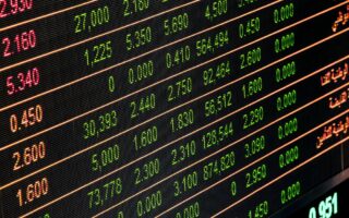 découvrez les causes, conséquences et solutions possibles au déclin de la population dans différentes régions du monde.