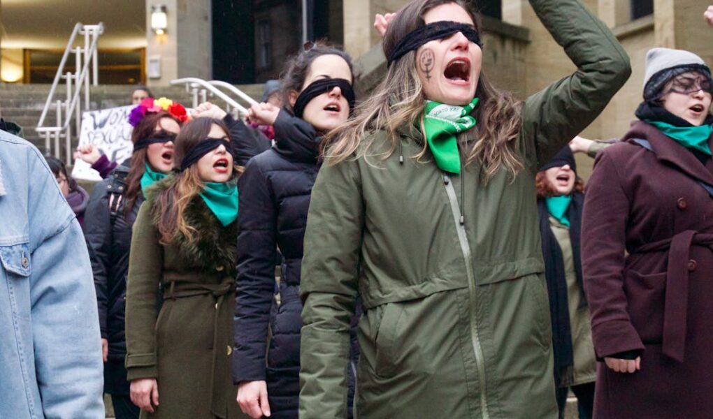 découvrez tout sur le concept de protestation : définitions, formes, enjeux et exemples marquants de mobilisations sociales.