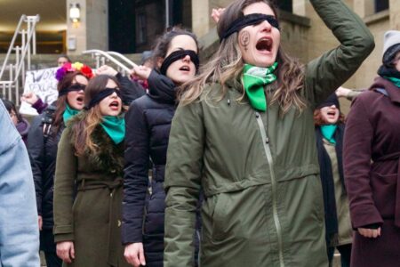 découvrez tout sur le concept de protestation : définitions, formes, enjeux et exemples marquants de mobilisations sociales.