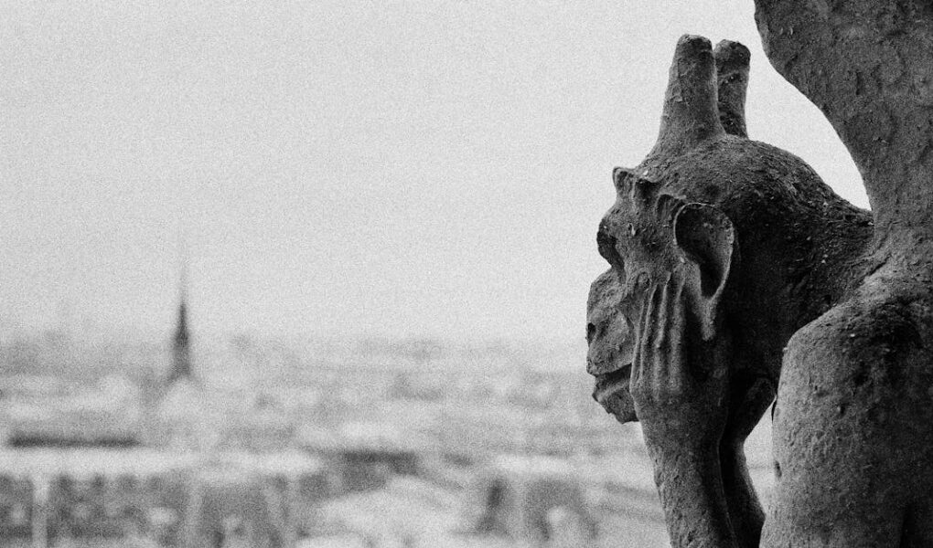 découvrez les responsabilités liées au déneigement à paris, les obligations des particuliers et des collectivités pour assurer la sécurité en cas de neige.