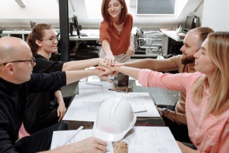 découvrez l'importance de l'esprit d'équipe pour renforcer la collaboration, la motivation et la réussite collective au sein de votre groupe.