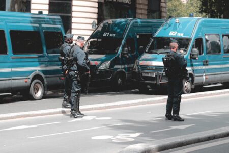 informez-vous sur les perturbations des transports à paris et en île-de-france pour planifier vos déplacements en toute sérénité.