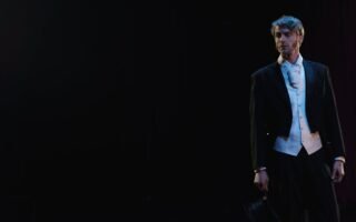 découvrez les dernières collections balenciaga, alliant avant-garde et élégance pour un style unique et contemporain.