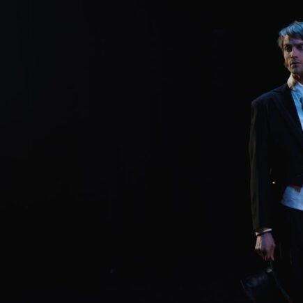 découvrez les dernières collections balenciaga, alliant avant-garde et élégance pour un style unique et contemporain.