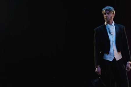 découvrez les dernières collections balenciaga, alliant avant-garde et élégance pour un style unique et contemporain.