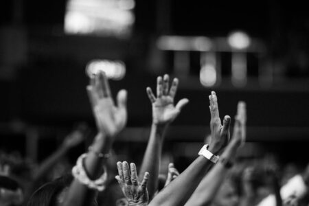 découvrez toutes les dates des concerts de céline dion, informations sur les lieux, billets et événements à venir pour ne pas manquer ses performances en live.