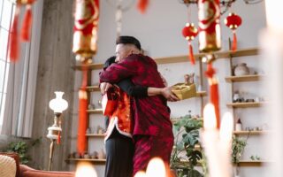 célébrez le nouvel an chinois à paris avec un spectacle fascinant de robots alliant tradition et technologie.