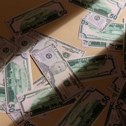 découvrez les enjeux, causes et conséquences de la corruption, ainsi que les moyens de lutte pour promouvoir la transparence et l'intégrité dans la société.