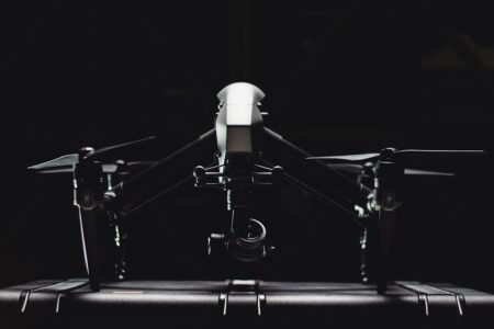 découvrez tout sur les drones : types, utilisations, conseils d'achat et dernières innovations technologiques.