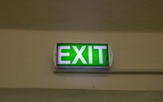 découvrez tout sur les procédures d'évacuation pour assurer votre sécurité en cas d'urgence. conseils pratiques et informations essentielles pour bien réagir.