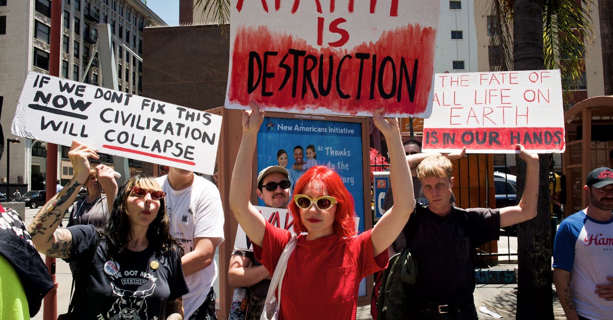 extinction rebellion est un mouvement citoyen international qui utilise la désobéissance civile non violente pour lutter contre le changement climatique et préserver la biodiversité.