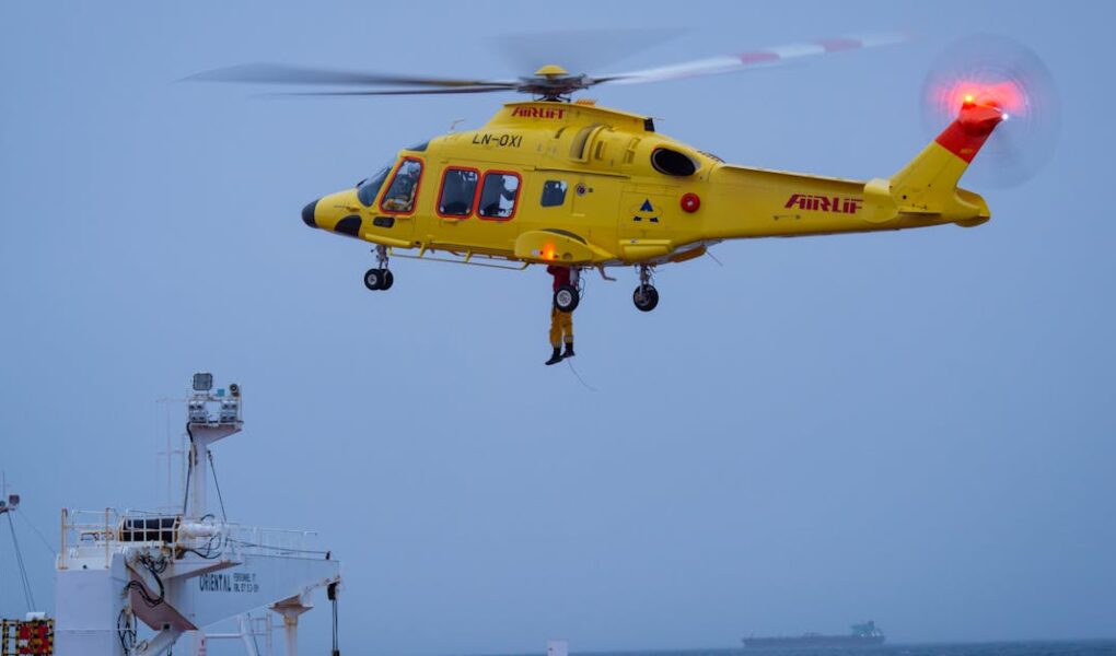 opérations de sauvetage en hélicoptère : interventions rapides et efficaces pour sauver des vies en milieu difficile.