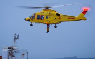 opérations de sauvetage en hélicoptère : interventions rapides et efficaces pour sauver des vies en milieu difficile.