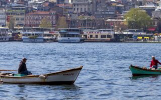 découvrez la collection hermes runway, alliant élégance et savoir-faire exceptionnel pour des looks modernes et sophistiqués.