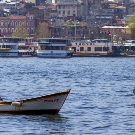 découvrez la collection hermes runway, alliant élégance et savoir-faire exceptionnel pour des looks modernes et sophistiqués.
