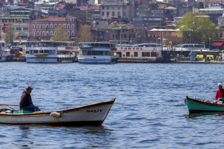 découvrez la collection hermes runway, alliant élégance et savoir-faire exceptionnel pour des looks modernes et sophistiqués.