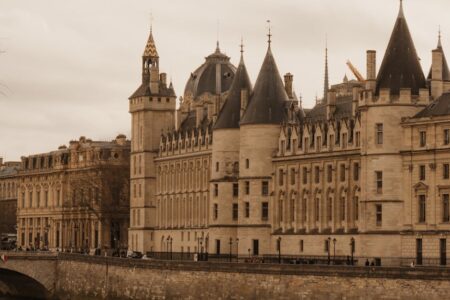 découvrez tout sur les élections municipales à paris : candidats, programmes, dates clés et enjeux pour la capitale française.