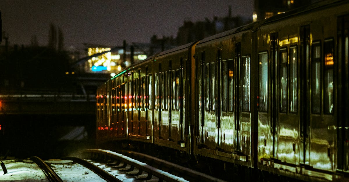découvrez l'expérience unique du night train, un voyage nocturne confortable et pittoresque à travers des paysages magnifiques, idéal pour voyager en toute sérénité.