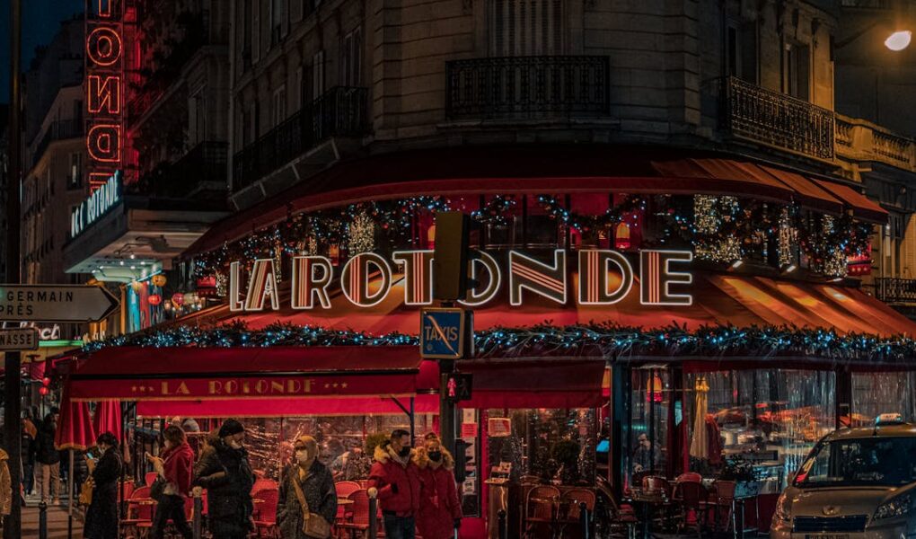 découvrez toute l'actualité, les matchs, les joueurs et les dernières informations sur le paris saint-germain, club de football emblématique de la capitale française.